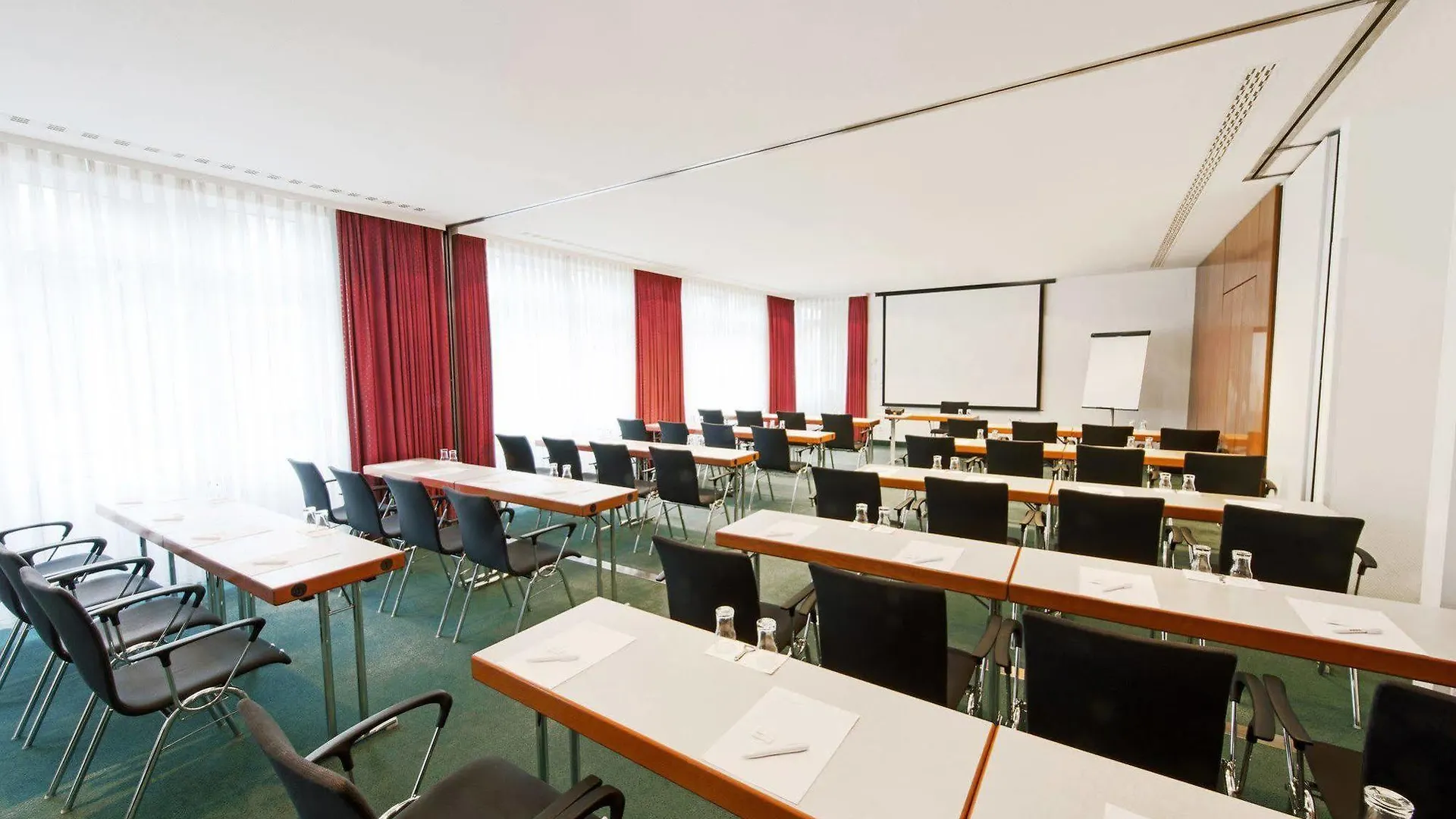 DORMERO Hotel Dresden Airport 4*,  Alemania